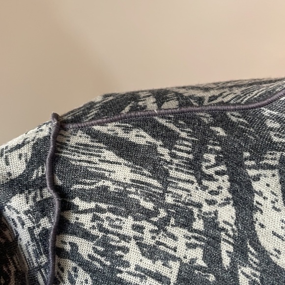 Trisha Tyler women’s mock neck gray print knit top long sleeve inside out stitch - Picture 4 of 14